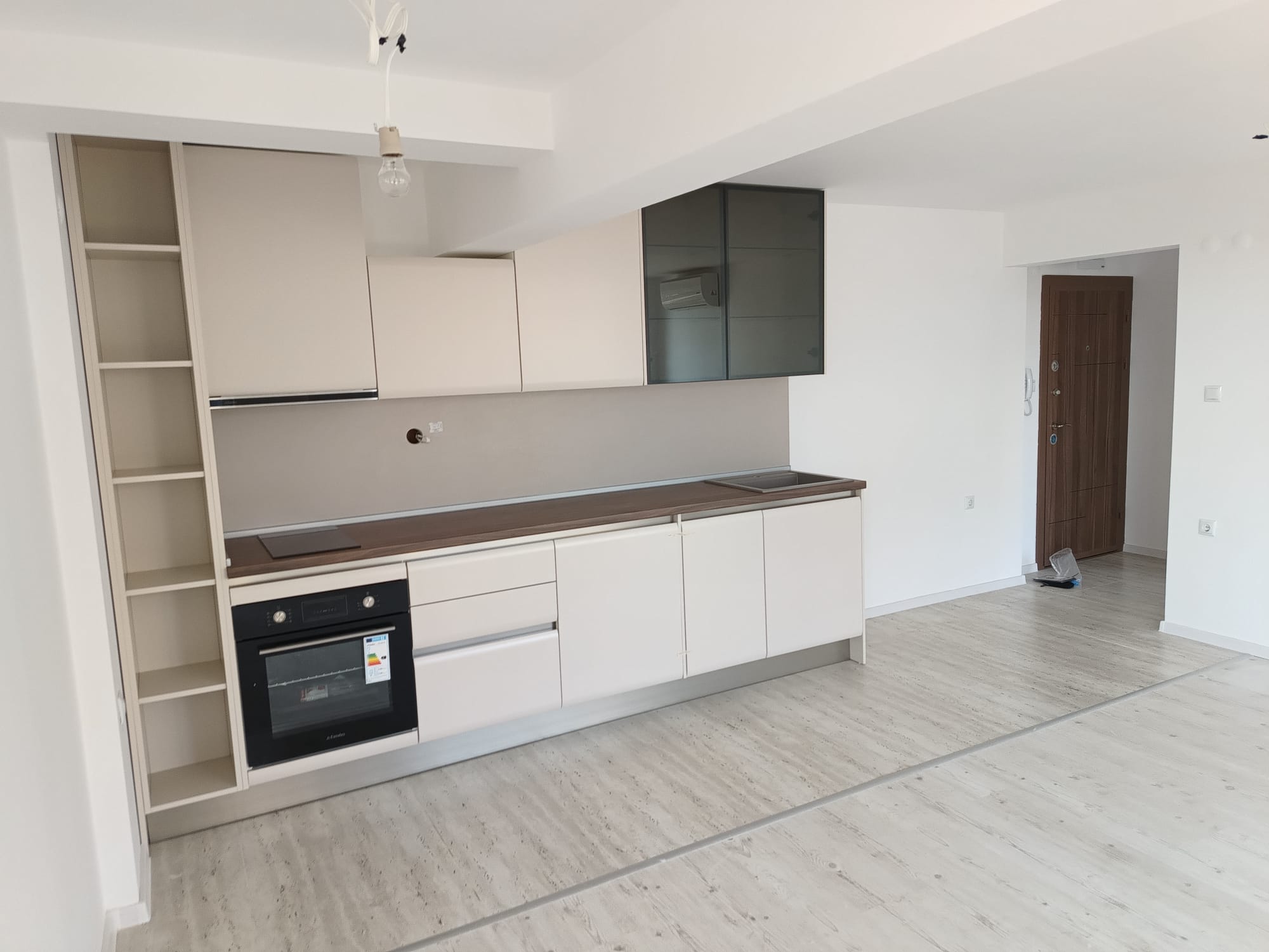 Двухкомнатая квартира в новом здании, на море